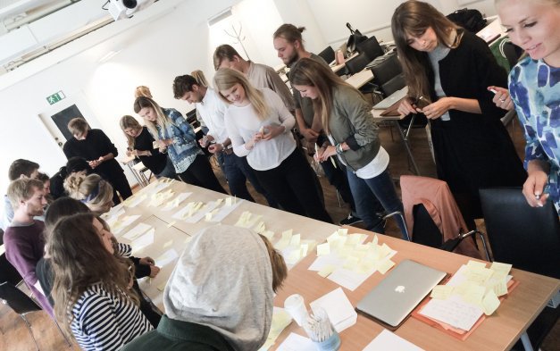 berghsstudenter jobbar med sina affarsideer
