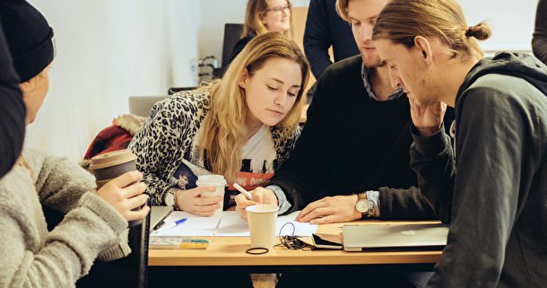 Studenter till artikel om produktionsledning