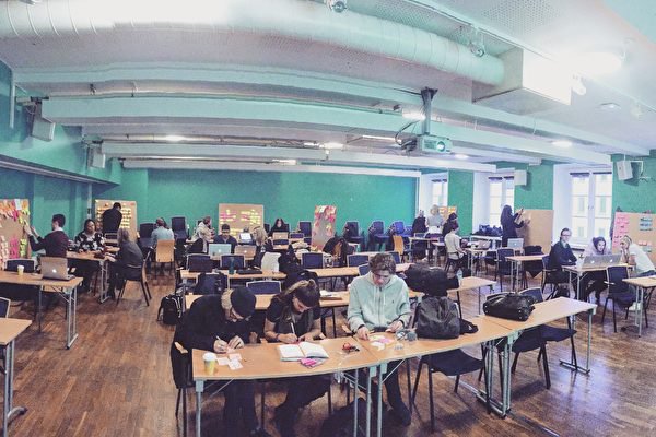 Berghs Communication Design students in design sprint with +rehabstudio, London Berghs Communication Design students in design sprint with +rehabstudio, London