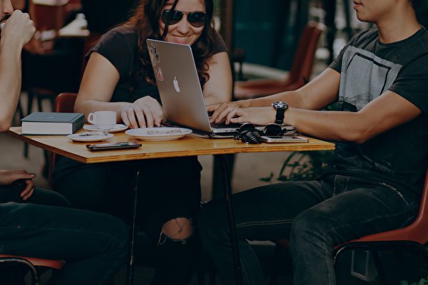 Study online at Berghs Study online at Berghs