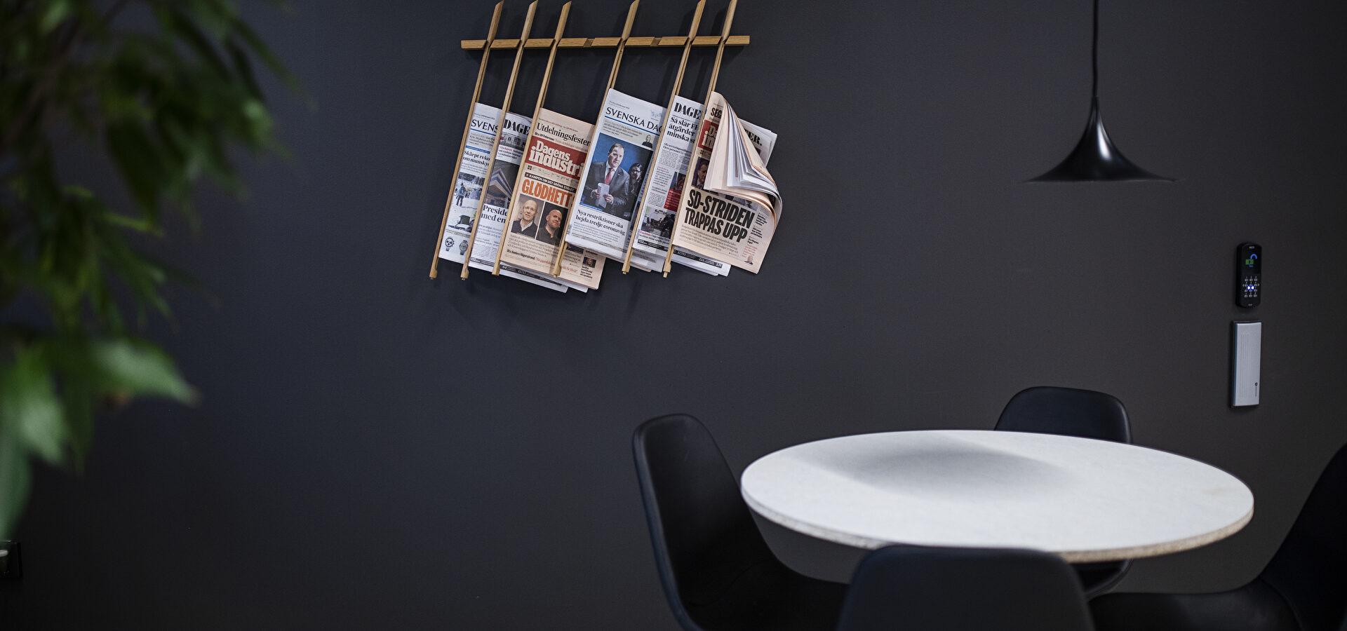 tidningar_bord